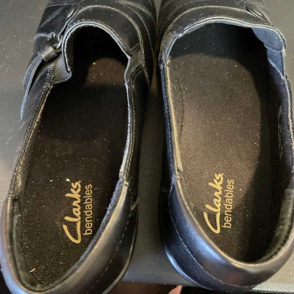 Clarks Womens 9.5 Loafers Black Leather Bendables Buckle Slip On Career Comfy